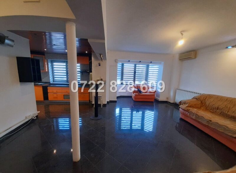 Decebal vanzare 3 camere - et 1 stradal  liber