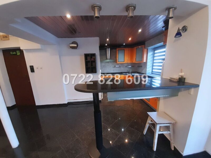 Decebal vanzare 3 camere - et 1 stradal  liber