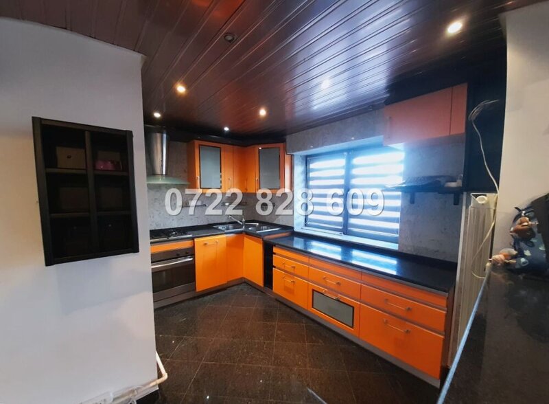 Decebal vanzare 3 camere - et 1 stradal  liber